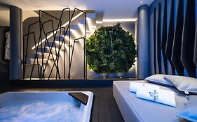 The Cave Suites Spa